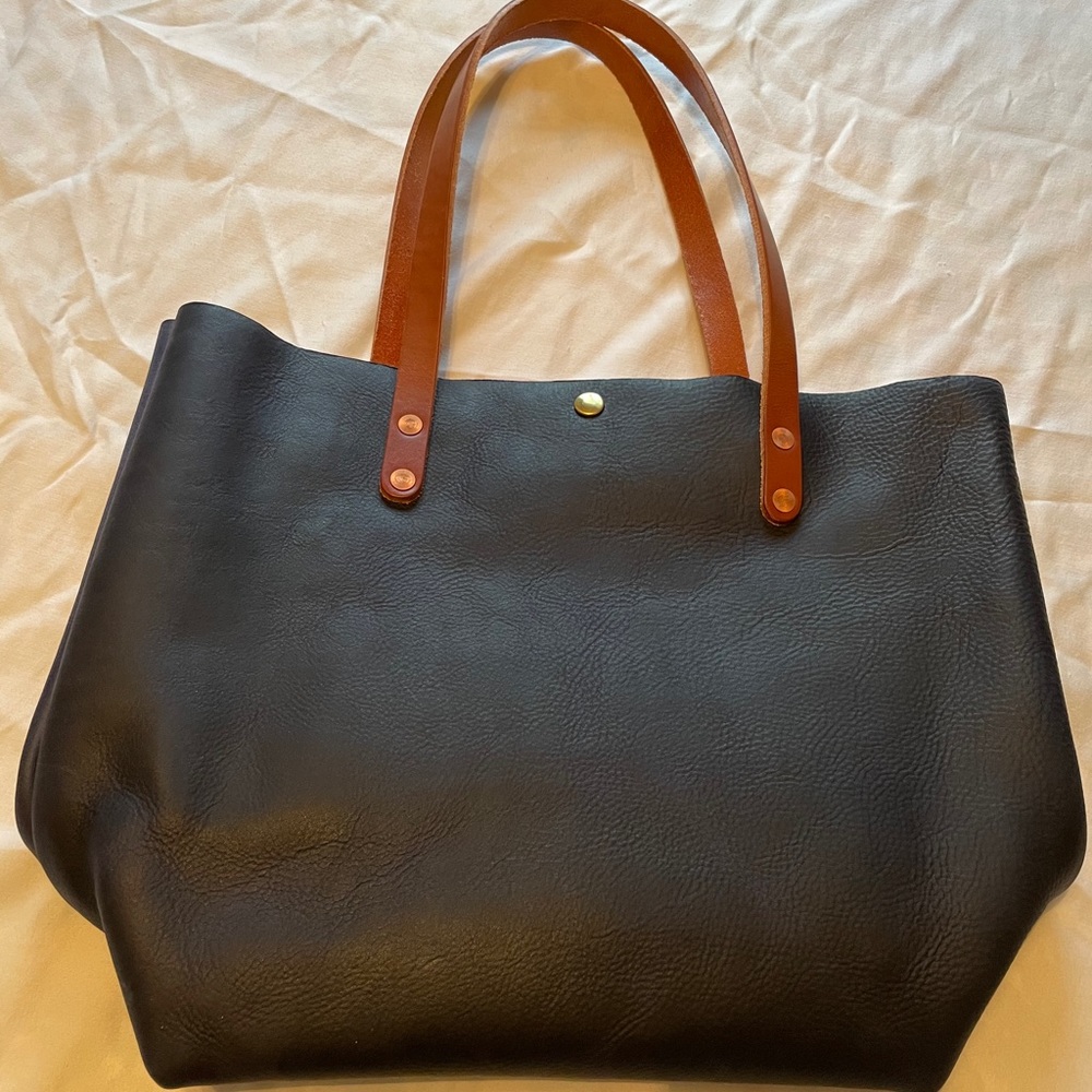 New!! 💙 KMM & Co Navy Kodiak Tote